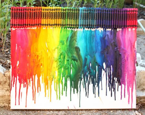 Rainbow Crayon Art, Rainbow Crayon Melt, Crayon Art Melted Ideas, Crayon Drip Art, Crayon Melting Art, Crayon Art Tutorials, Crayon Canvas Art, Melted Crayon Canvas, Melted Crayon Crafts