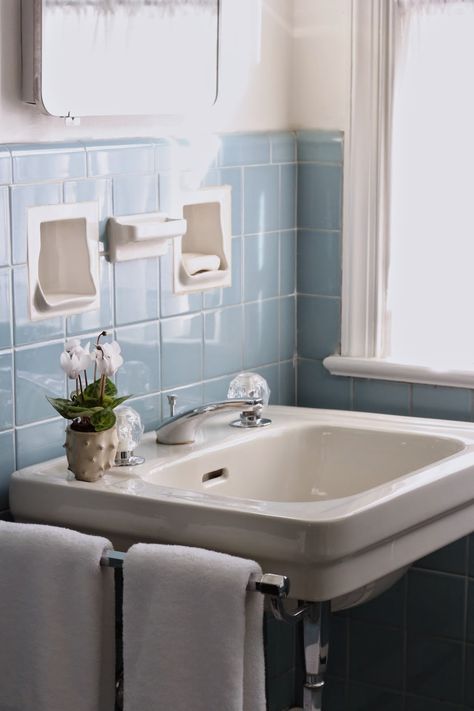 Vintage blue tile bathroom_sink detail via Meet Me in Philadelphia 1920 Bathroom 1920s Style, Blue Tile Bathroom Vintage, Vintage Blue Tile Bathroom, Bathroom Tile Vintage, Baby Blue Bathroom, 1930s Bathroom Ideas, Blue Vintage Bathroom, Blue Tile Bathroom, 1980s Bathroom