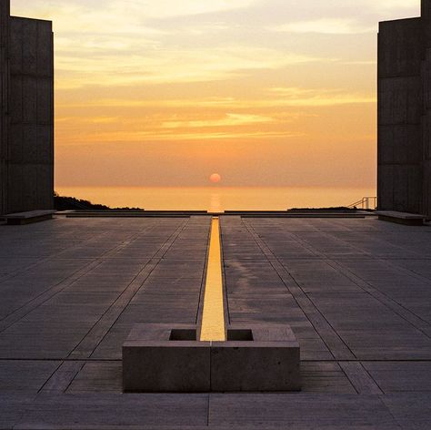 Luis Kahn, Salk Institute, Travel Mood, Louis Kahn, Solar Farm, Artist Photography, Aesthetic Nature, Photography Aesthetic, Model Style