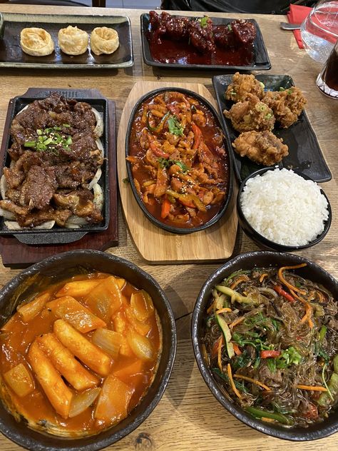 Where To Find: Halal Korean Restaurants in London - Halal Girl About Town Korean Yummy Food, Halal Restaurant London, Korean Lunch Food, Korean Takeout Aesthetic, Korean Food Astethic, Korean Food Aesthics, Korean Street Food Aethstetic, Halal Food In Korea, Korean Cuisine Aesthetic