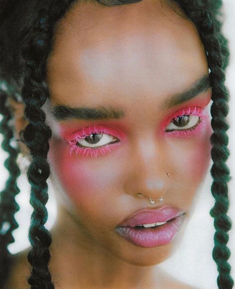 Editorial Pink Makeup, Color In Photography, Black Woman Editorial, Pink Editorial, Pink Eyebrows, Editorial Makeup Looks, Fashion Makeup Photography, Mode Monochrome, Pink Photography