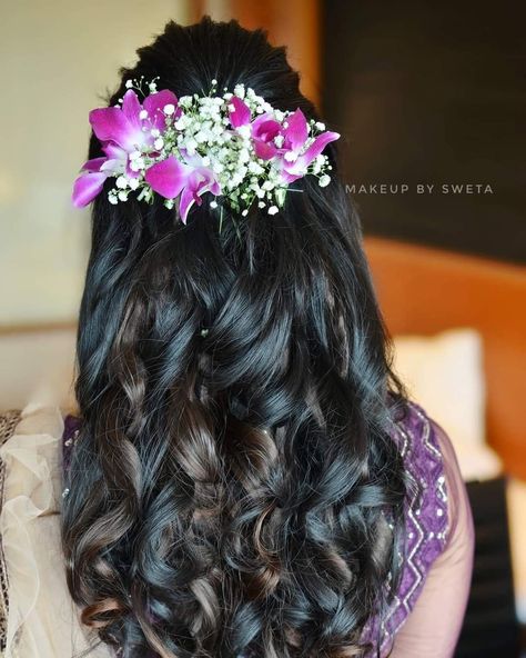 Artificial Flower Bun Hairstyles That Dazzle Purple Saree Hairstyle, Orchids Hairstyle Indian, Orchid Flower Hairstyle Indian, Real Flower Hairstyle For Open Hair, Orchid Flower Hairstyle, Orchid Hairstyle, Haldi Pic, Engagement Hairstyles Indian, Lehenga Hairstyle