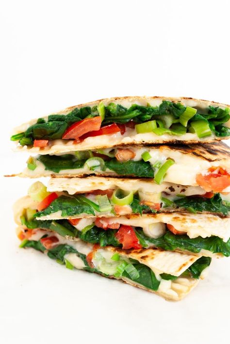 Quesadilla With Avocado, Spinach Cheese Quesadilla, Spinach Quesadilla Recipes, Quick And Easy Quesadilla Recipes, Quesedias Recipe Vegetarian, Spinach Mushroom Quesadilla, Family Friendly Vegetarian Meals, Dinner Recipes Quesadilla, Vegetarian Quesadilla Recipes