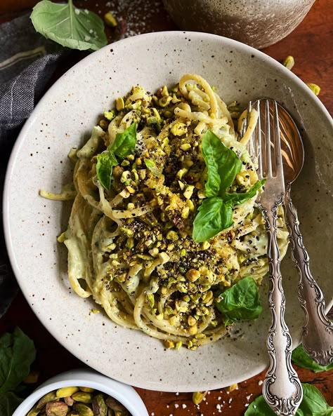 White Bolognese, Sunday Pasta, Comfort Pasta, Spring Pasta, Pistachio Pesto, Pesto Pasta Recipes, Bolognese Sauce, Pesto Pasta, Food Goals