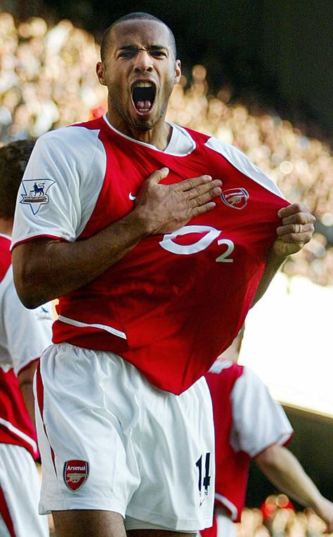 Thierry Henry Arsenal, Arsenal Fc Wallpapers, Cold Pictures, Arsenal Wallpapers, Thierry Henry, Football Images, Classic Football Shirts, Football Pictures, Soccer Pictures