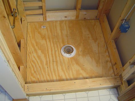 How to Build a Shower Base - http://www.homeadditionplus.com/tile-stone-info/How_to_Build_Shower_Base.htm Diy Stand Up Shower Ideas, Installing Bathtub, Diy Shower Pan, Build A Bathroom, Fiberglass Shower Pan, Custom Shower Pan, Moble Homes, Painted Shower Tile, Pallet Deck Diy