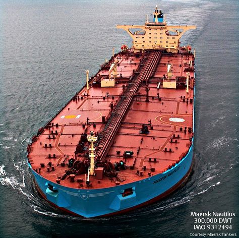 maersk nautilus tanker vlcc crude carrier Tanker Ship, Marine Engineering, Cargo Ship, Merchant Navy, Merchant Marine, Tactical Gear Loadout, Oil Tanker, Oil Refinery, Bigger Boat