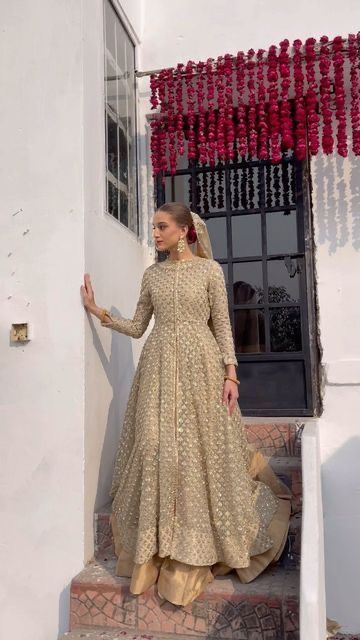 Sadaf Fawad Khan, Casual Bridal Dress, Elegant Silk Dresses, Asian Wedding Dress Pakistani, Fawad Khan, Pakistani Bridal Dress, Indian Wedding Gowns, Shadi Dresses, Pakistani Formal Dresses