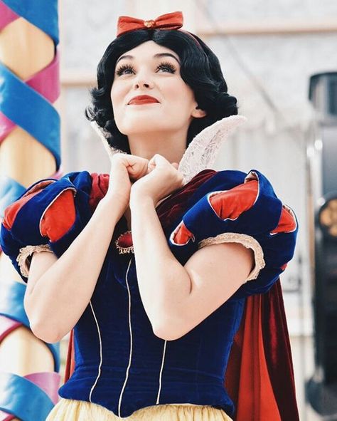 snow white Snow White Characters, Snow White Disney, Disney Face Characters, Princess Photo, Princess Cosplay, Princess Pictures, Snow White And The Seven Dwarfs, Disney Cosplay, Disney Fairies