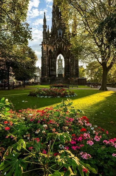 Scott Monument, Pretty City, Edinburgh Travel, England And Scotland, Edinburgh Scotland, Scotland Travel, Pretty Places, Travel Aesthetic, Dream Vacations