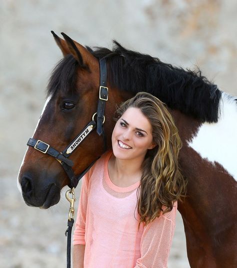 Amanda Wilson, Wilson Sisters, Cute Horses, Horse Photos, Horse Photography, Cowboy And Cowgirl, Horse Love, Horse Rider, Horseback Riding