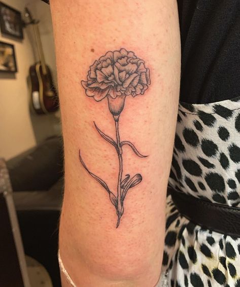 Merigold Aesthetic Flower Tattoo, Mary Gold Flower Tattoo, Simple Marigold Tattoo, Marigold Tattoo Design, Marigold Flower Tattoo, Marigold Tattoo, Tricep Tattoos, Art Deco Black And White, Inspo Tattoo