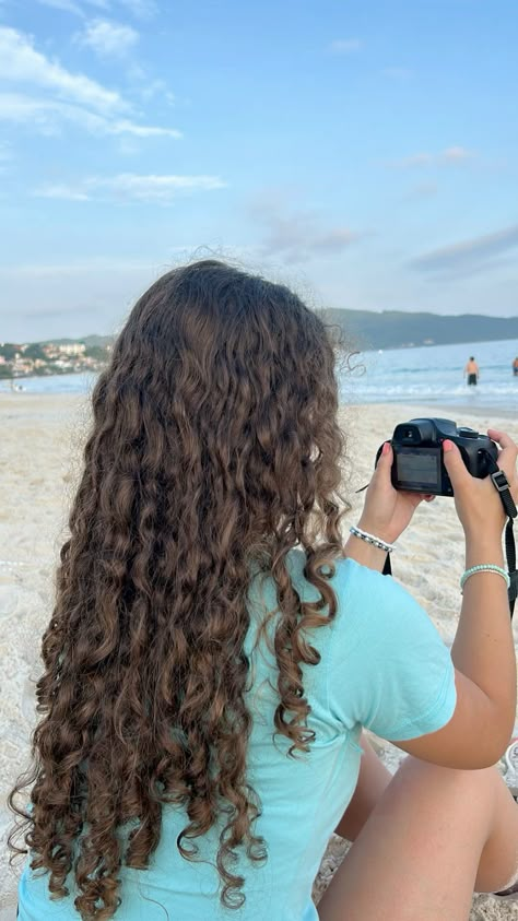 Curly Haired Girl Aesthetic, Curly Hair Aesthetic Girl, Curly Hair Girl Aesthetic, Curly Girl Aesthetic, Pelo Aesthetic, Curls Aesthetic, Summer Curly Hair, Hair Inspo Curly, Curly Aesthetic