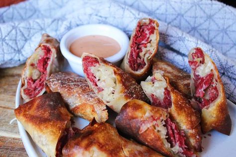 Reuben Egg Rolls Homemade Pasta With Kitchenaid, Reuben Egg Rolls, Egg Rolls Baked, Classic Reuben Sandwich, Reuben Sandwich Classic, Kitchenaid Pasta, Canned Corned Beef, Cocktails Food, Rice Paper Rolls