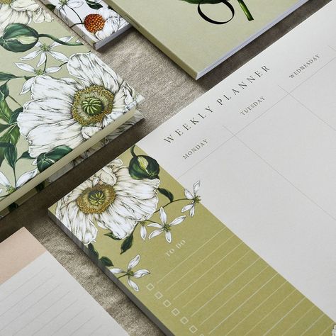 Weekly Planner A4 - Spring Blossom planner202 Good Notes Daily Planner, Planner Photography, Planner Writing, Floral Planner, Planner Minimalist, Creative Planner, Day Planner Design, Planner Notepad, Task List