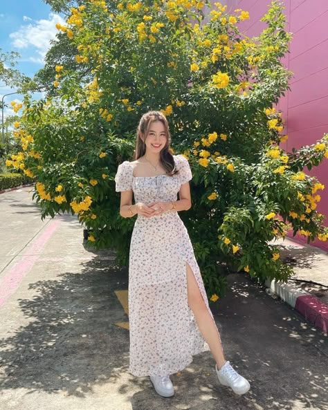 Aesthetic Korean Fashion, Ballet Inspired Fashion, Spring Skirt Outfits, Floral Dress Outfits, Simple Frocks, Fashion Outfit Ideas, Aesthetic Korean, Stylish Short Dresses, Fashion Top Outfits