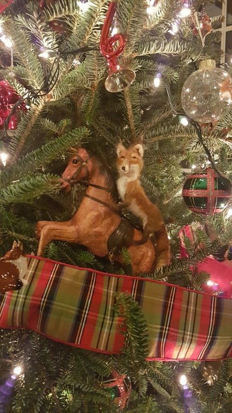 Fancy Christmas Decorations, English Christmas Traditions, Gift Theme Ideas, English Country Christmas, Tartan Decor, Equestrian Christmas, Krampus Christmas, Christmas Styles, Horse Christmas Ornament