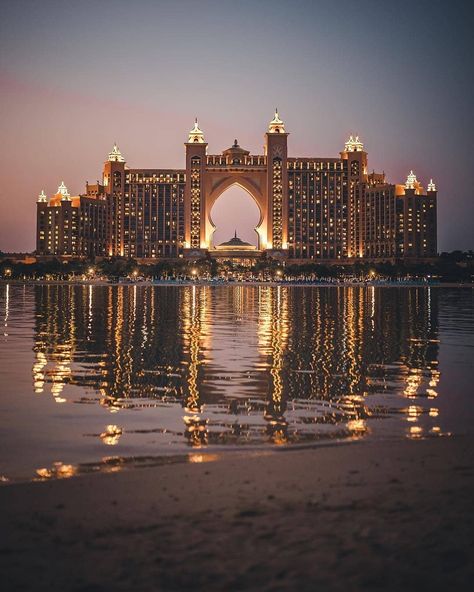 Grand Lobby, Atlantis The Palm, Dubai Architecture, Dubai Holidays, Dubai Vacation, Luxury Boat, Dubai Aesthetic, Dale Chihuly, Family Tour