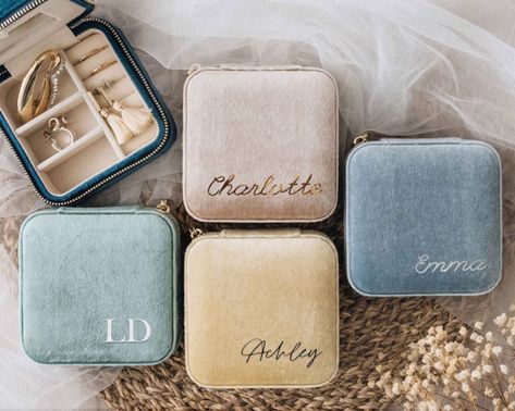 Proposal Christmas, Bridesmaid Gifts From Bride, Bridesmaid Boxes, Maid Of Honor Gift, Personalized Jewelry Box, Bridesmaid Proposals, Travel Jewelry Box, Necklace Organizer, Proposal Box