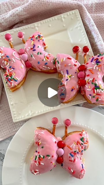 Lacie Nicole on Instagram: "Turn doughnuts into butterflies 🦋  #doughnuts #butterflies #foodie #foodart #sweettooth #kidapproved" Donut Butterflies, Doughnut Caterpillar, Butterfly Food Ideas For Kids, Butterfly Birthday Food, Butterfly Themed Food, Bug Snacks For Kids, Donut Caterpillar, Donut Butterfly, Butterfly Birthday Party Food