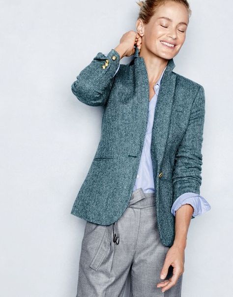 J.Crew women’s Campbell blazer in blue herringbone, boy shirt in end-on-end cotton and cropped wide-leg pant. To pre-order, call 800 261 7422 or email verypersonalstylist@jcrew.com. Style At A Certain Age, Quoi Porter, J Crew Women, J Crew Style, Think Pink, Southern Shirts, Jcrew Women, 가을 패션, Dresses Shoes