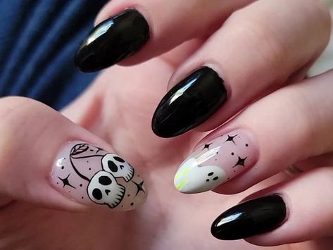 Cherry Skull Nails, Skull Cherry Nails, Skull Flower Nails, October Fall Nails, Nails Almond Fall, Fall Nails Black, Beginner Nails, Almond Fall Nails, Skull Nail Designs