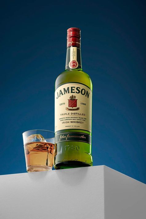 Whisky Jameson, Jameson Whiskey, Jameson Irish Whiskey, Drink Photography, Wine Shop, Wine Art, Irish Whiskey, Decanters, Product Photography