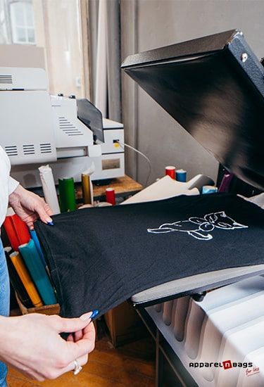 How To Do T Shirt Printing, How To Make Your Own Graphic Tee Shirts, How To Print On Tshirts, T Shirt Printing Business, Transfer Tips, Tshirt Printing Business, T Shirt Printing Machine, Diy Screen Printing, Printing Practice