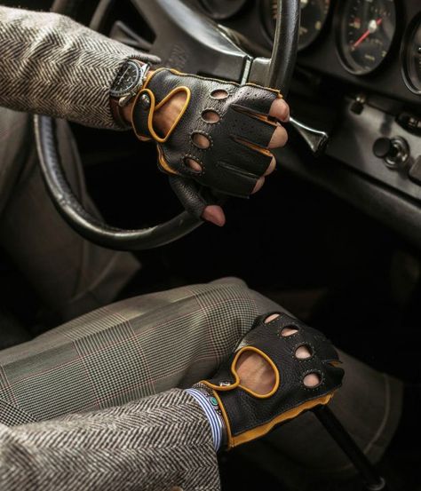 These are the best driving gloves for a summer road trip Blue Gloves, Racing Circuit, Road Rage, Personalized Luggage, Driving Gloves, Summer Getaway, Crochet Gloves, Summer Road Trip, Deer Skin