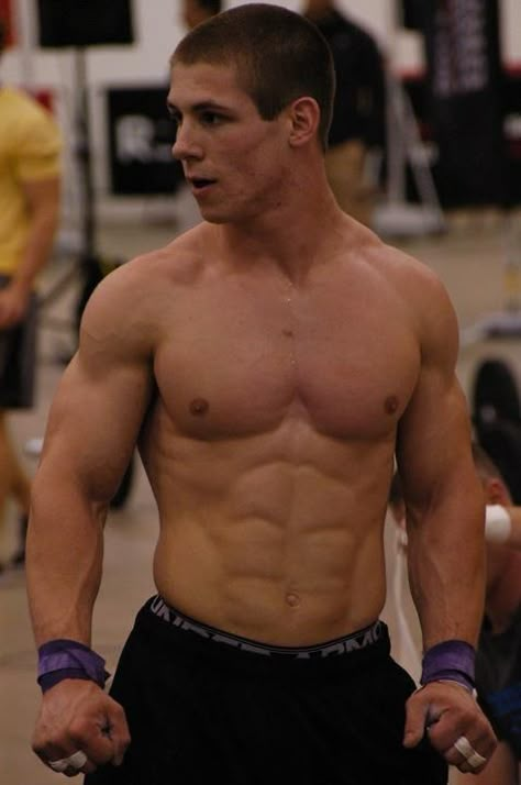 Scott Carlson - 20 Fittest Bodies of Crossfit  Not sure I agree with the arrangement of the women.. Crossfit Men, Big Muscles, Gym Inspiration, Shirtless Men, Athletic Men, Muscle Men, Bodybuilder, Crossfit, Get Fit