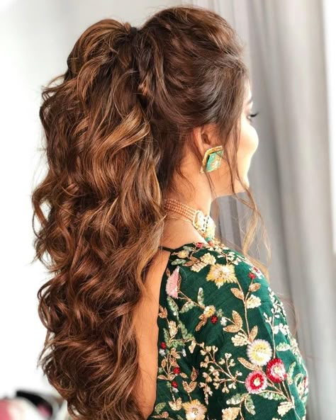 Messy Braided Hairstyles, Bridal Hairstyle Indian Wedding, Fishtail Hairstyles, Tail Hairstyle, Engagement Hairstyles, Braided Hairdo, Indian Wedding Hairstyles, Wavy Haircuts, Open Hairstyles