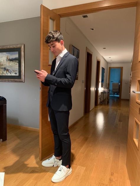 Prom Night Outfit Men, Jd Outfits, Prom Boys Outfit, Guys Prom Outfit, Formal Boys Outfit, Streetwear Wallpaper, Suits And Sneakers, Classy Outfits Men, Teen Boy Outfits