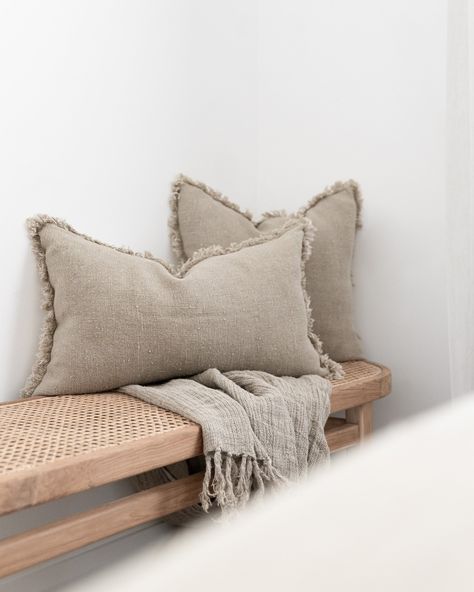 Same cushion, Two ways 👉🏻 The Briar has just been restocked in all sizes🤍 Providing 2 key staples in the one piece with a Natural linen front & Creamy white on the reverse. Frayed edges, Quality heavy-weight Linen, Handloomed texture & Minimalist design that will never date. You’re welcome 😉 Neutral Deco, Bedding Throws, Luxurious Cushions, Best Compliments, African Interior Design, Earthy Living Room, African Interior, Rustic Coastal, Wool Cushion