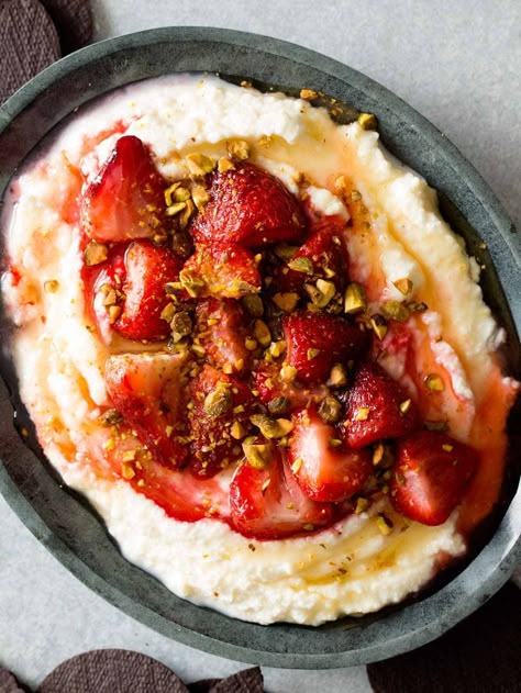 Honey Whipped Ricotta, Ricotta Cheese Recipes, Sweet Appetizer, Spoon Fork Bacon, Whipped Ricotta, Super Easy Desserts, Roasted Strawberries, Spoon Fork, Ricotta Cheese