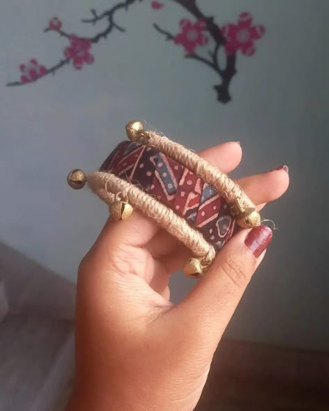 Fabric Bangles Handmade, Navratri Jewellery, Fabric Bangles, Diy Jewelry Set, Terracotta Jewellery Designs, Diy Earrings Easy, Thread Bangles Design, Diy Fabric Jewellery, Handmade Clay Jewelry