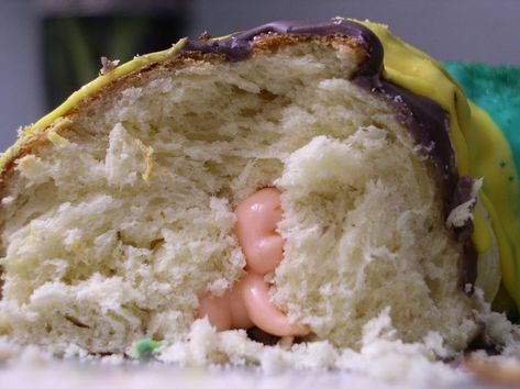 King Cake History, King Cake Tradition, King Cake Bites, Kings Cake Cupcakes, King Cake Recipe Easy, New Orleans King Cake, King Cake Recipe, King Cake Baby, Mardi Gras King Cake