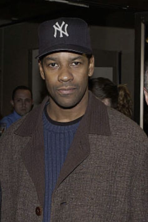 Denzel Washington attends the premiere of the film "Antwone Fisher" at the Motion Picture Academy on December 19, 2002 . Antwone Fisher, Denzel Washington, December 19, Motion Picture, Fashion Inspiration, Washington, Motion, Style Inspiration, Film