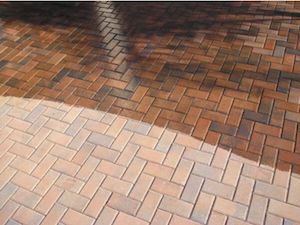 Sealing Pavers, Brick Sealer, Paver Sealer, Brick Driveway, Interlocking Pavers, How To Install Pavers, Concrete Patios, Paver Walkway, Interlocking Bricks