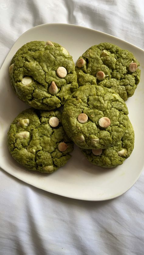 Green Cookies Aesthetic, Green Baking Aesthetic, Matcha Cookies Aesthetic, Matcha Cake Aesthetic, Match Cookies, Green Aesthetic Matcha, Green Mochi, Matcha Snacks, White Chocolate Matcha