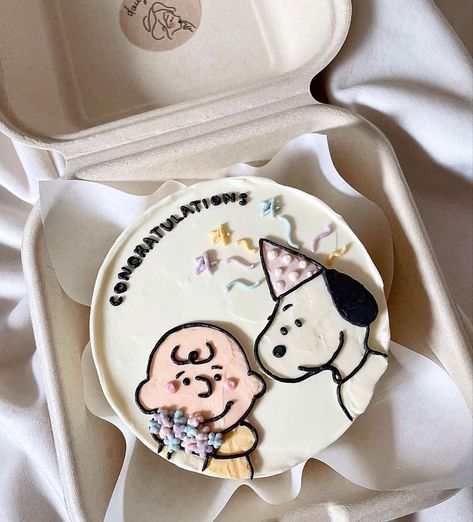 Korean Cake For Boyfriend, Mini Cakes For Boyfriend, Peanuts Birthday Cake, Boyfriend Cake, Snoopy Birthday Cake, Korean Lunch Box Cake, Bolo Snoopy, Snoopy Coloring Pages, Character Tattoo Ideas