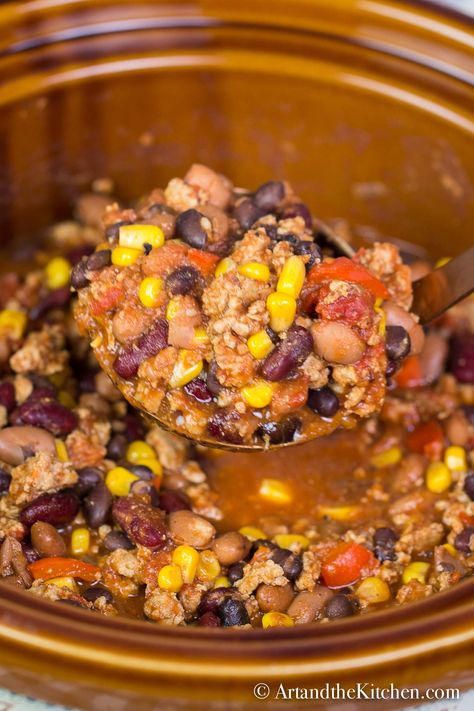 Slow Cooker Turkey Chilii Ground Turkey Slow Cooker, Turkey Chili Recipe Crockpot, Turkey Chili Recipe Easy, Turkey Ground, Healthy Chili Recipe Turkey, Turkey Chili Crockpot, Turkey Chili Healthy, Slow Cooker Turkey Chili, Crockpot Dessert Recipes