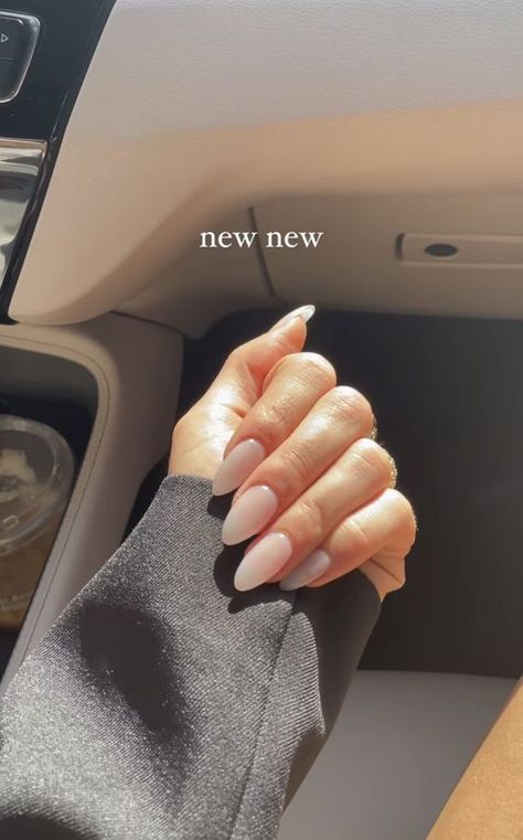 CHIC MINIMALIST NAILS | WEDDING NAILS No Chip Nails Designs, Clear Acrylic Nails Natural, Nails 2022 French, Minimalist Nails Neutral, Neutral Nails Classy, Engagement Nail Ideas, Nails Clear Acrylic, Chic Minimalist Nails, Fresh Nail Designs