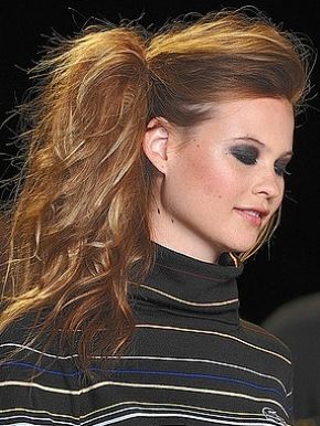 i adore a high side pony.. you always see the low side pony. 80s Ponytail, 2012 Hairstyles, Messy Ponytail Hairstyles, Jojo Characters, Side Ponytail Hairstyles, Chic Ponytail, Stylish Ponytail, 80s Look, Messy Ponytail