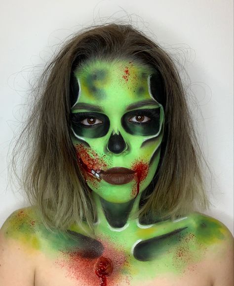 Green Zombie Makeup, Valentine Board, Green Zombie, Zombie Halloween Makeup, Makeup Fake, Zombie Art, Zombie Makeup, Zombie Halloween, Maquillaje De Ojos