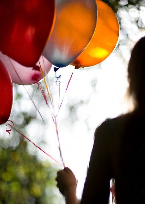 #balloons Photo Ideas With Balloons, Photoshoot Ideas Balloons, Ballons Photography, Photoshoots With Balloons, Red Balloon Photography, Girl Holding Balloons, Balloons Photography, Its A Girl Balloons, Birthday Photography