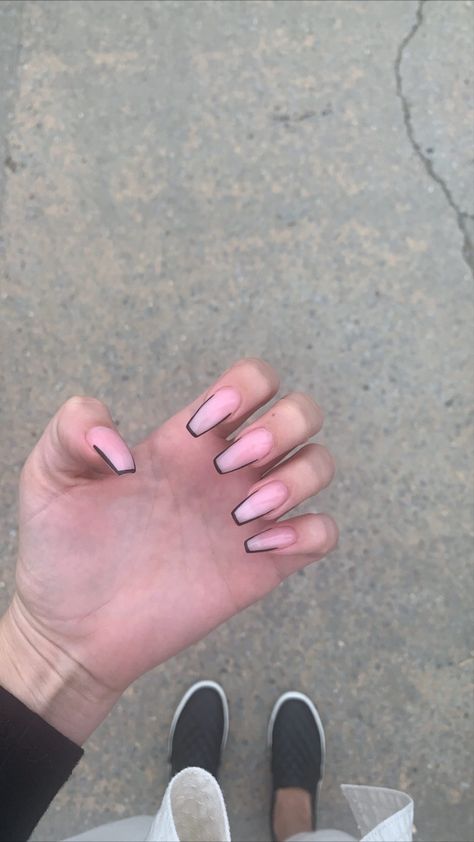 Short Outlined Nails, Black Outline Acrylic Nails, Black Outlined Nails, Nails Black Outline, Nails With Black Outline, Outline Acrylic Nails, French Tip Outline Nails, Outline Nail Design, French Outline Nails