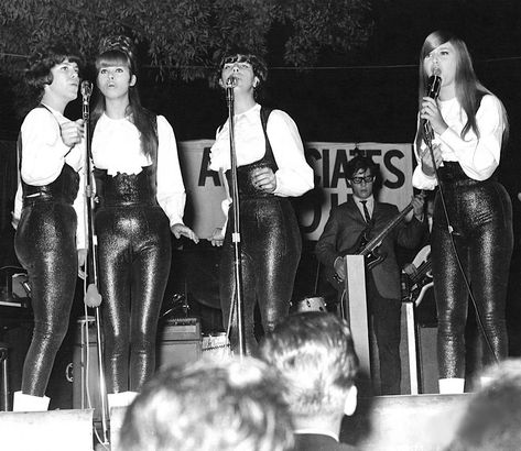 The Shangri Las, Gerry And The Pacemakers, Female Rock Stars, Belle And Sebastian, 60s Girl, Women Of Rock, Riot Grrrl, Tough Girl, Shangri La