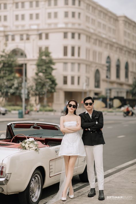 Modern Vintage Engagement Photos, Vintage Prenup Shoot, Korean Prenup, Korean Engagement Photos, Car Pose, Prenup Shoot, Prenup Ideas, Vintage Engagement Photos, Korean Photoshoot