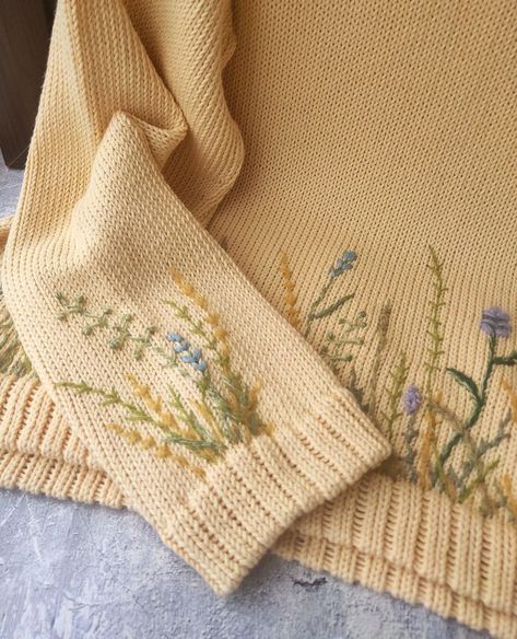 Embroidery On Cable Knit, Embroidery Knitted Sweater, Embroidery On Knitted Sweater, Embroidery On Sweaters, Hand Embroidery Sweater, Embroider Sweater, Clothes Embroidery Diy, Diy Embroidery Designs, Embroidery Sweater