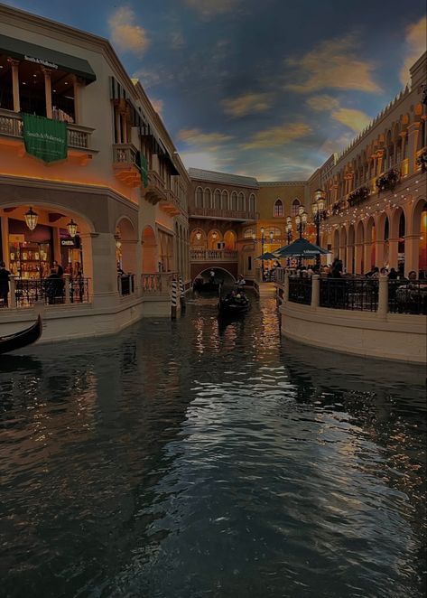 las vegas | vegas | venetian | las vegas venetian | resort | vegas trip | boat ride | las vegas trip | the venetian hotel Las Vegas Boat Ride, Las Vegas Venetian, Las Vages, Vegas Venetian, Las Vegas Food, Venetian Las Vegas, Venetian Hotel, Vegas Food, Venice Hotels